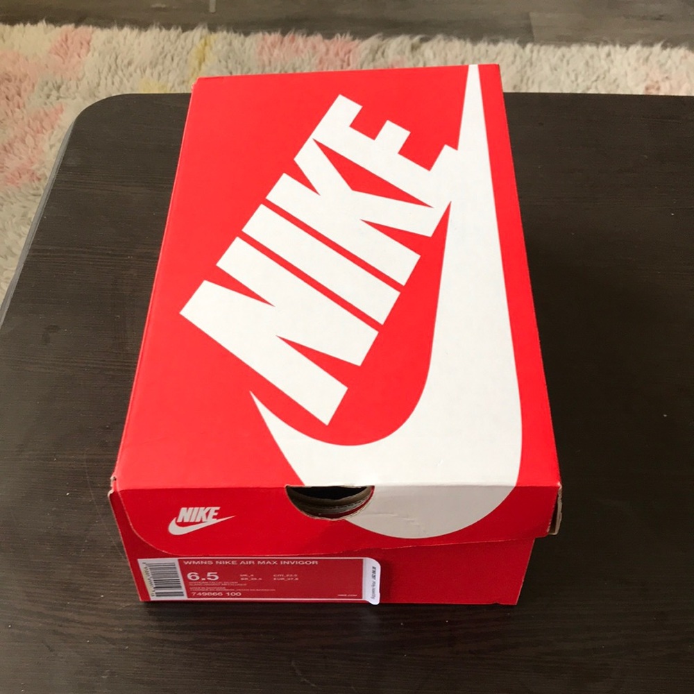 Women’s Nike Air Max Invigor